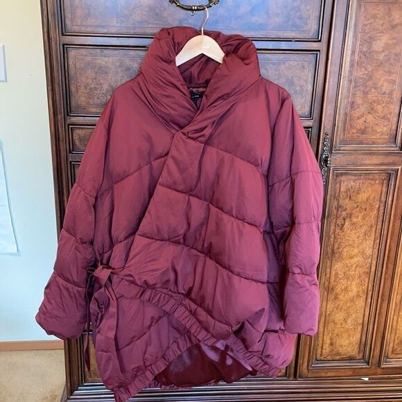 NWOT Universal Standard Maroon woman’s puffer jacket - Picture 2 of 8